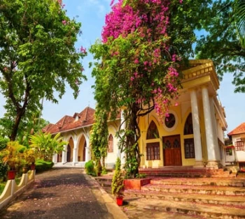 Kerala Super Saver Tour with Houseboat Stay